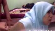 Bokep Online cute hijabi babe giving handjob to her BF and fucked in doggy gratis